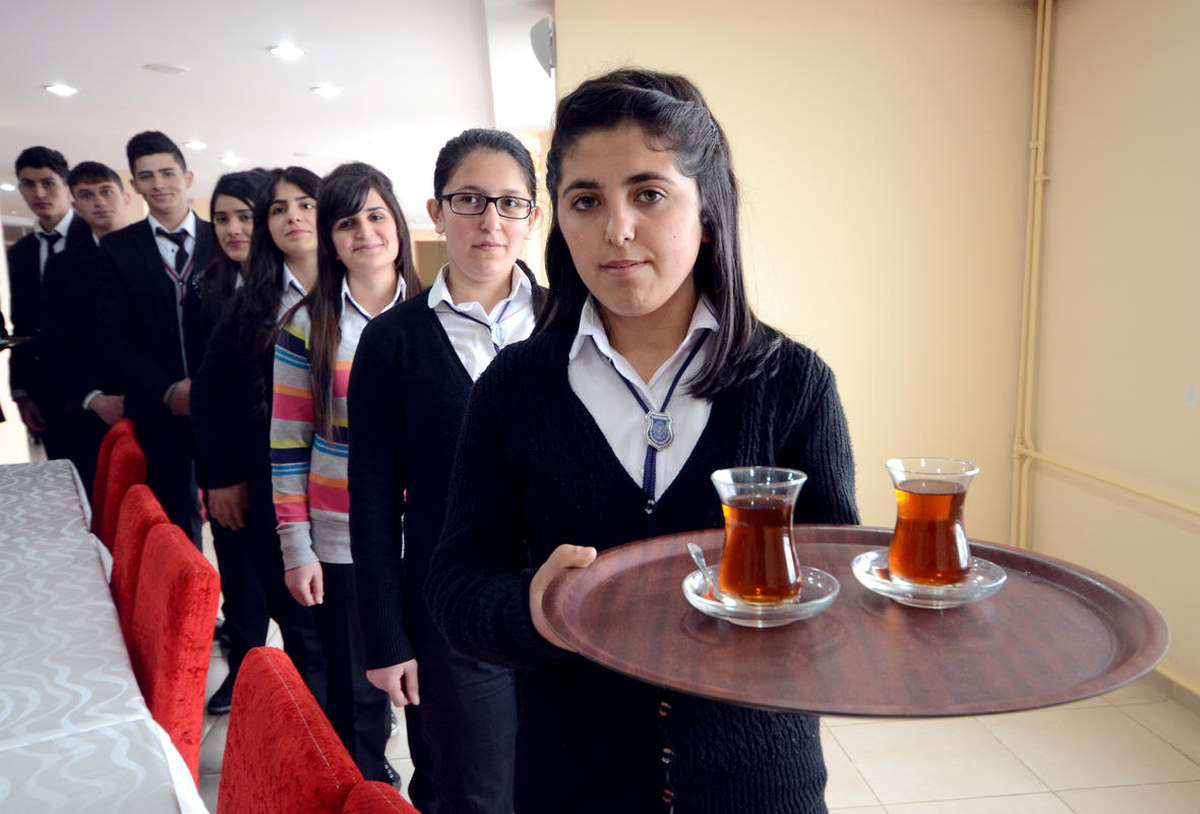 Genç Turizmciler Meslek Öğrenip Para Kazanıyorlar