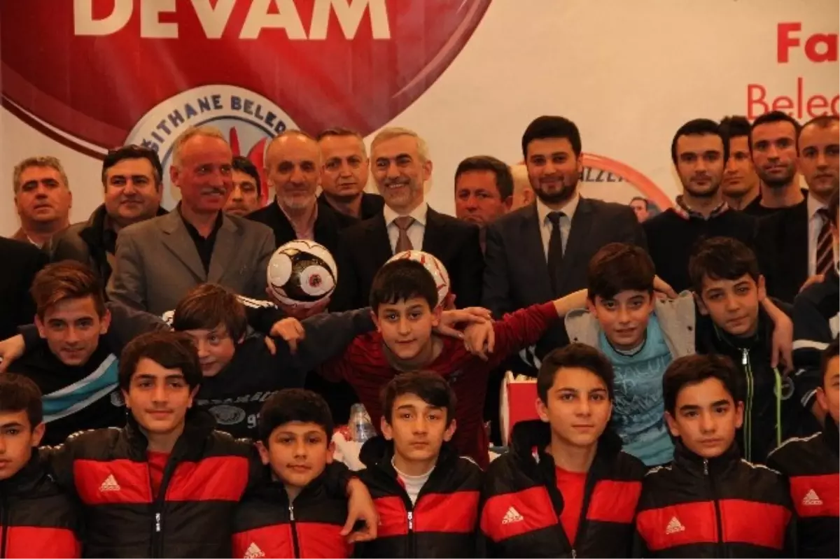 Kağıthane Belediyesi\'nden Amatör Sporculara Malzeme Yardımı