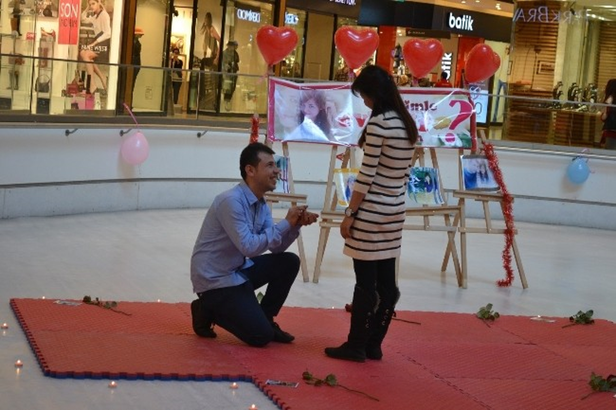 Kahramanmaraş Piazza\'da Unutulmaz Evlenme Teklifi