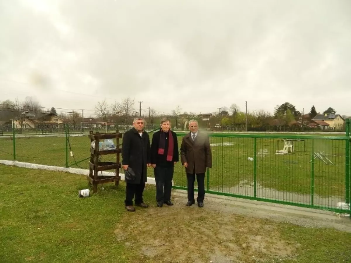 Kayalar Memduhiye Köyü Futbol Sahasının Tel Örgüleri ve Kapısı Tamamlandı