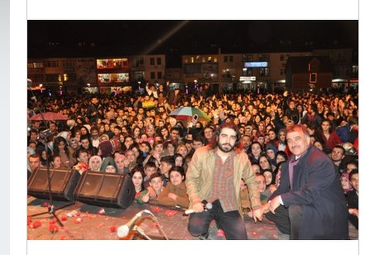 Konserde Halk Zafer Meydanı\'na Sığmadı