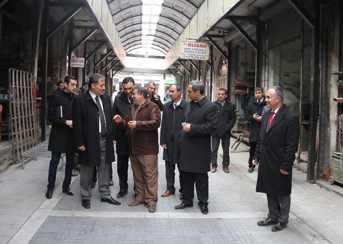 Milletvekili Akın ve Başkan Çakır, Bakırcılar Çarşısını Ziyaret Etti