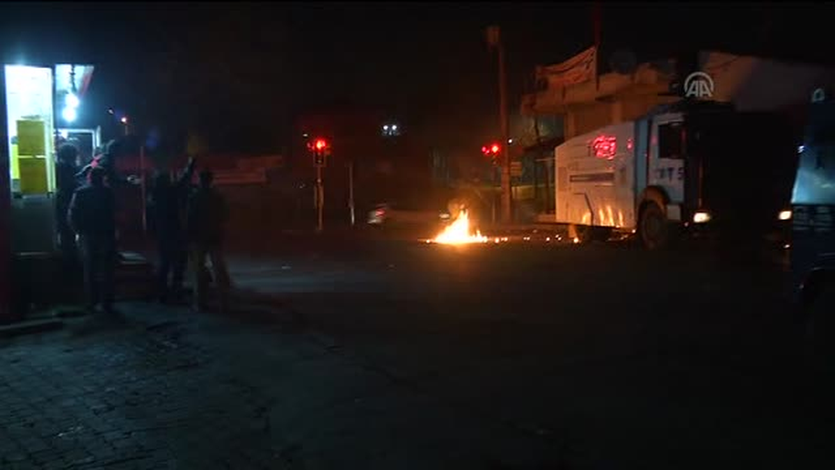 Okmeydanı\'nda Göstericilere Polis Müdahalesi