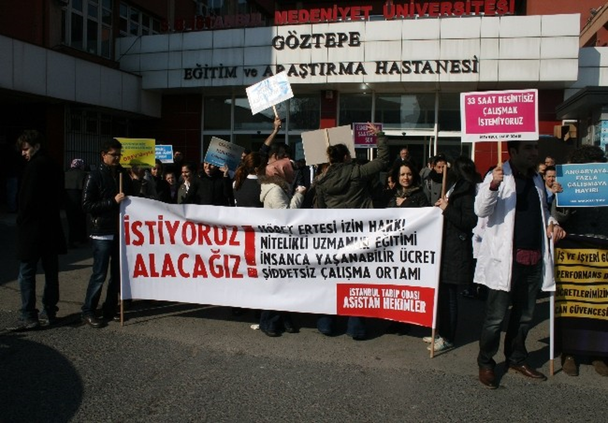 Sağlık Çalışanları 14 Mart Tıp Bayramı\'nda İş Bıraktı