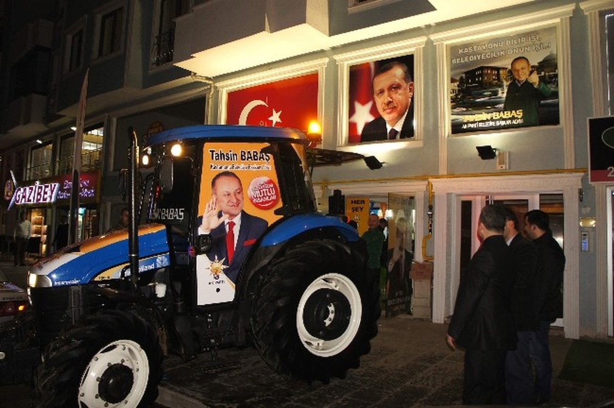 Seçim Traktörü, Görenleri Şaşırttı