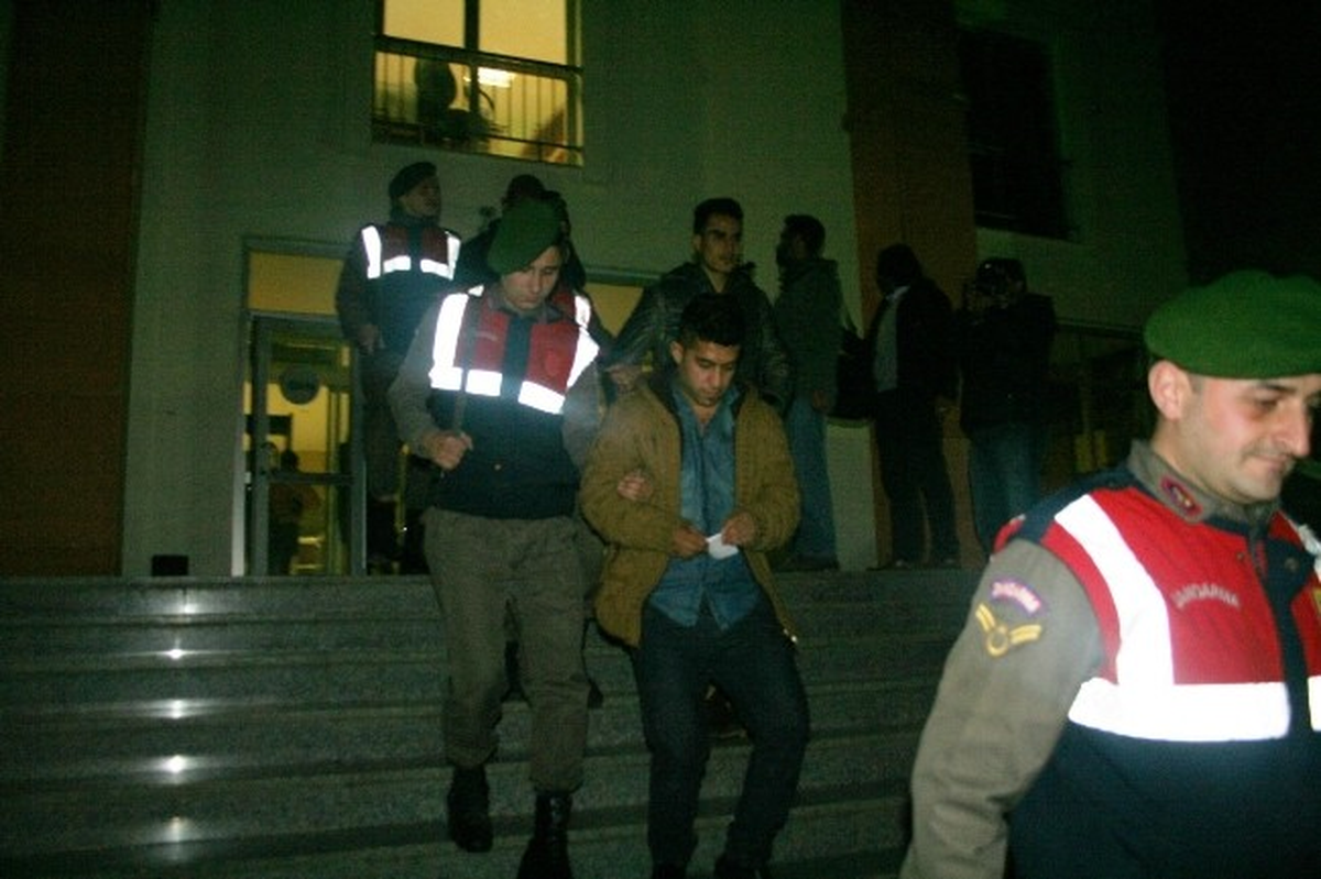 Türkiye\'ye Yasa Dışı Yollardan Giren Yabancılar Tutuklandı