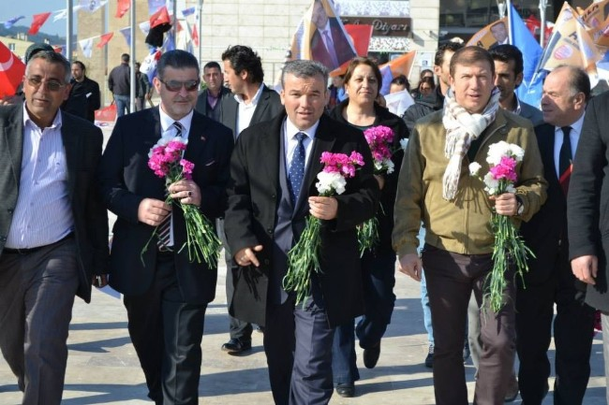 Urla\'da Ak Partili Eroğlu ve Çolak Esnafı Ziyaret Etti