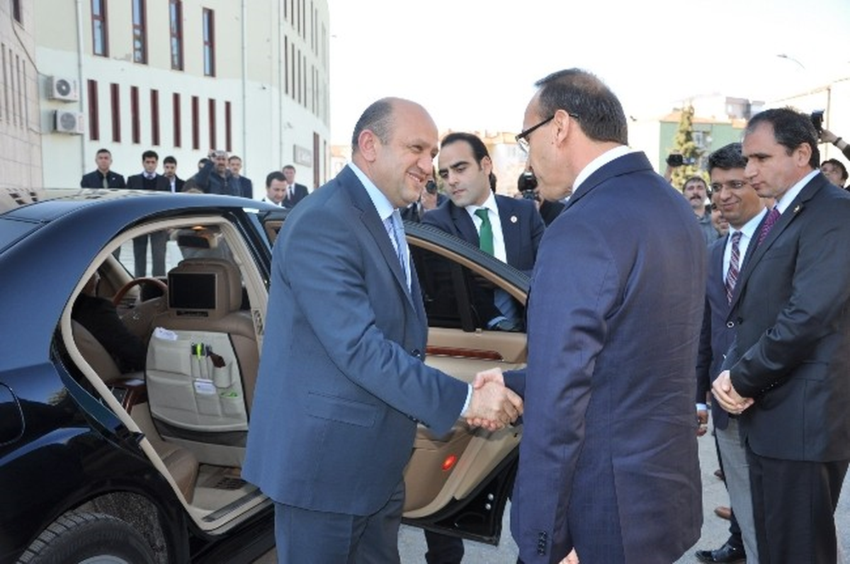Uşak\'ta Türkiye Ekonomisi Konferansı Verildi