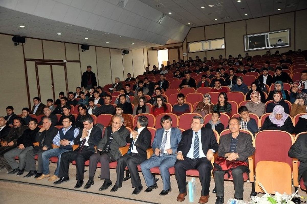 Van\'da "İstiklal Marşı\'nın Kabulü ve Çanakkale Ruhu" Konulu Konferans