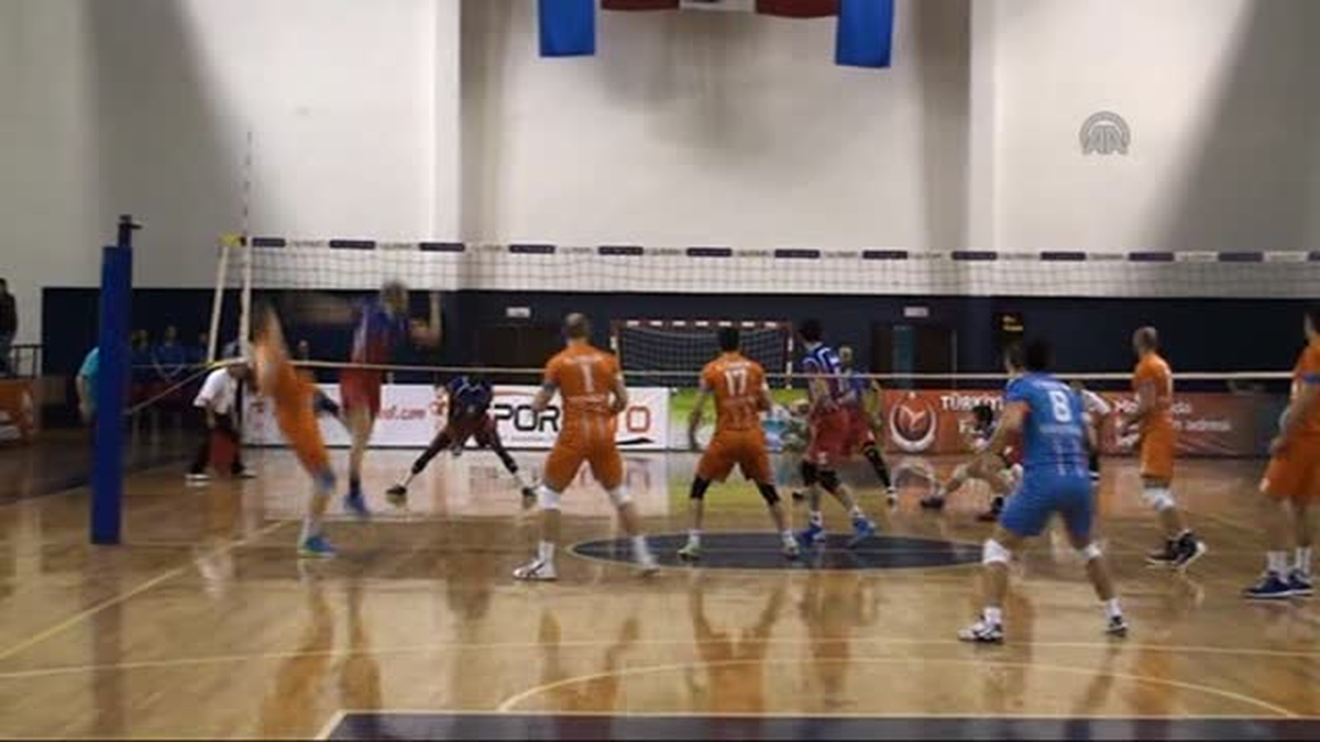 Voleybol - İnegöl Belediyespor Antrenörü Mestan -