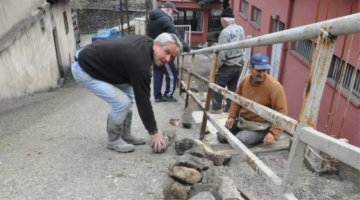 Zonguldak Belediyesi Parke Yol Çalışmalarını Sürdürüyor