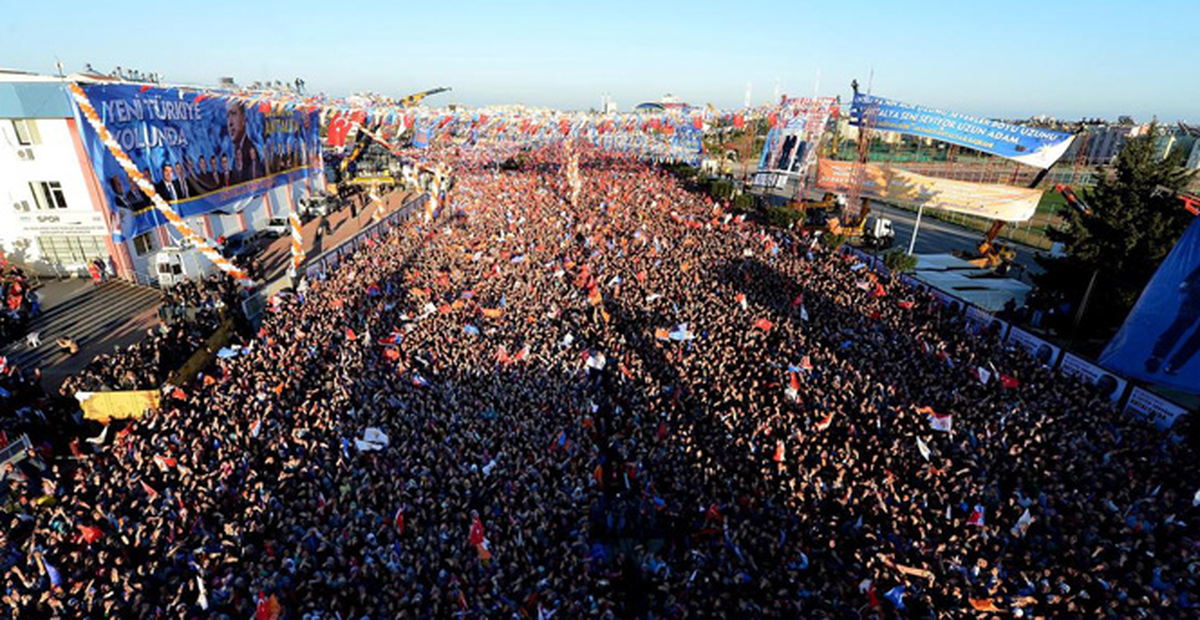 AK Parti Antalya'da Gövde Gösterisi Yaptı