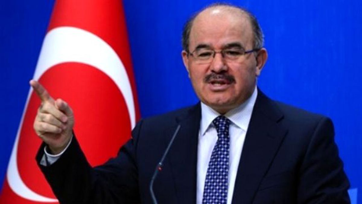 AK Parti Genel Başkan Yardımcısı Çelik\'i takip eden gazeteciler darbedildi -