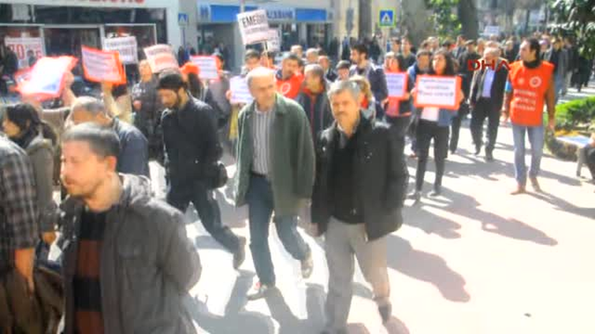 AK Parti İl Binası Önünde Taşeronlaşmayı Protesto Ettiler
