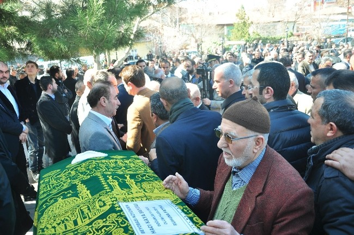 AK Parti Kırıkkale Belediye Başkan Adayı Saygılı\'nın Babası Hacı Kaya Saygılı Toprağa Verildi