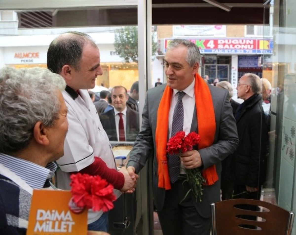 Ak Partili Aydın\'dan, Eyüplülere Pazarda Lokma Sürprizi