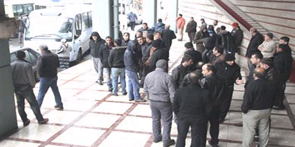 Antalya\'da Dolmuşçular ve Otobüsçüler Eylem Yaptı