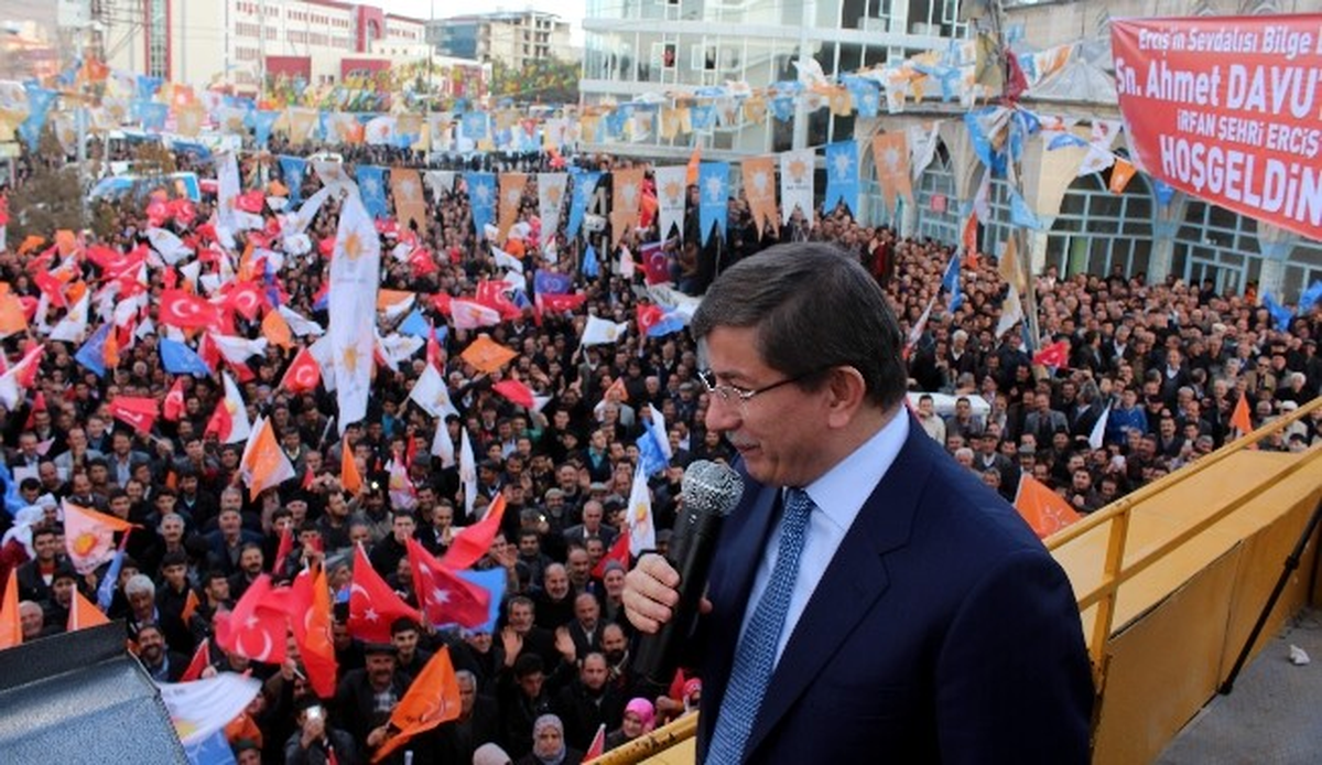 Bakan Davutoğlu\'nu Erciş\'te On Binler Karşıladı