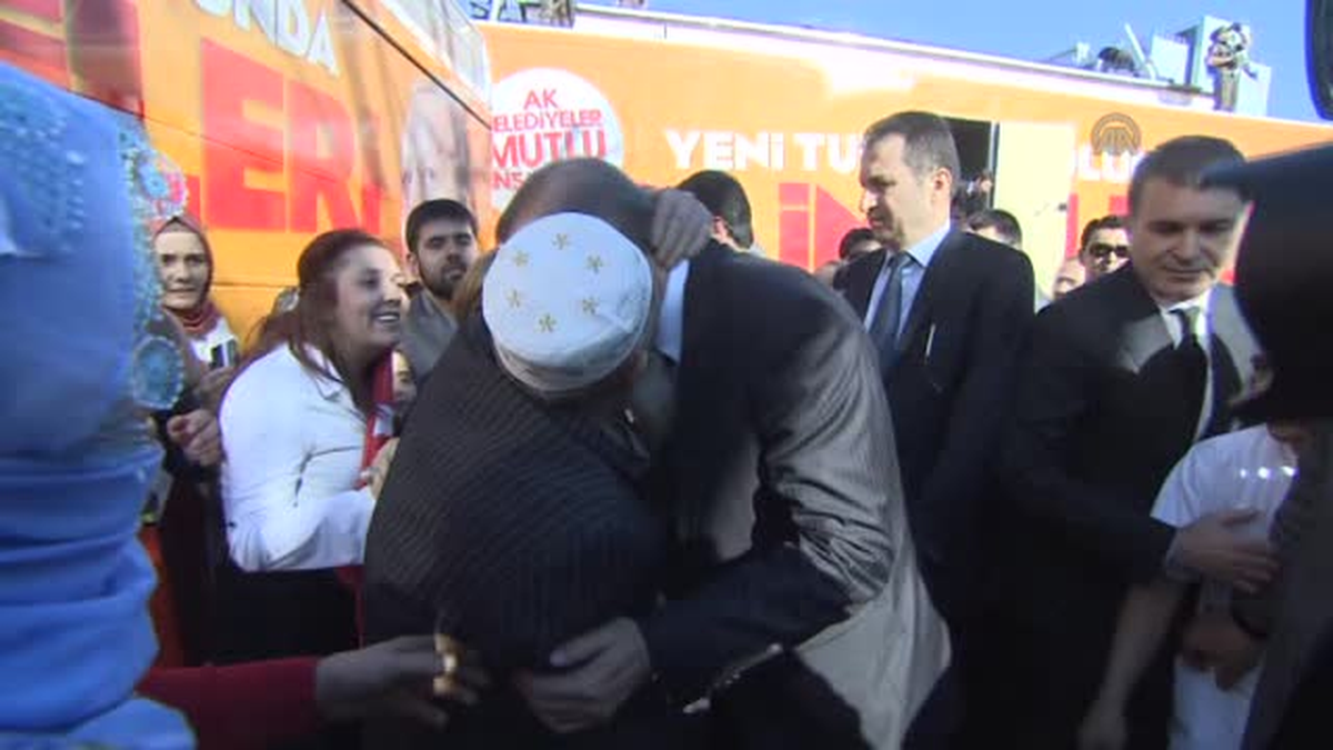 Başbakan Erdoğan\'a Kick Boks Eldiveni Hediye Edildi