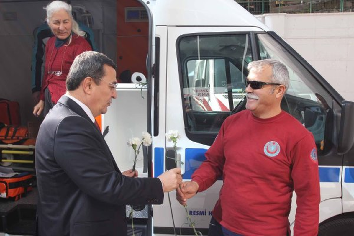 Batur Sağlık Çalışanlarının Bayramını Kutladı