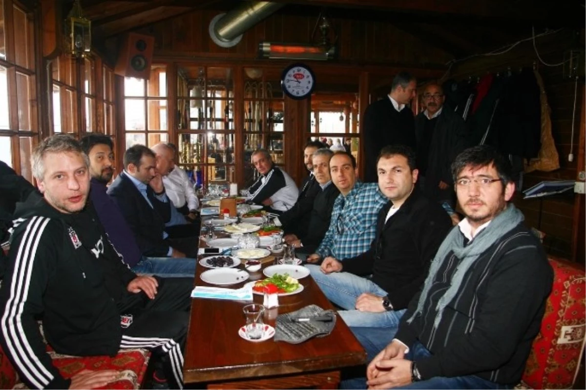 Beşiktaş Yönetiminden Rize\'de Dostluk Yemeği