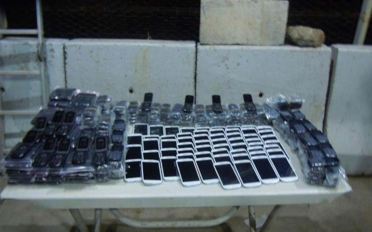 Bitlis\'te 445 Adet Kaçak Cep Telefonu Ele Geçirildi