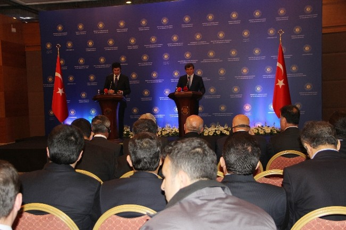 Davutoğlu ve Barzani\'den Ortak Basın Toplantısı