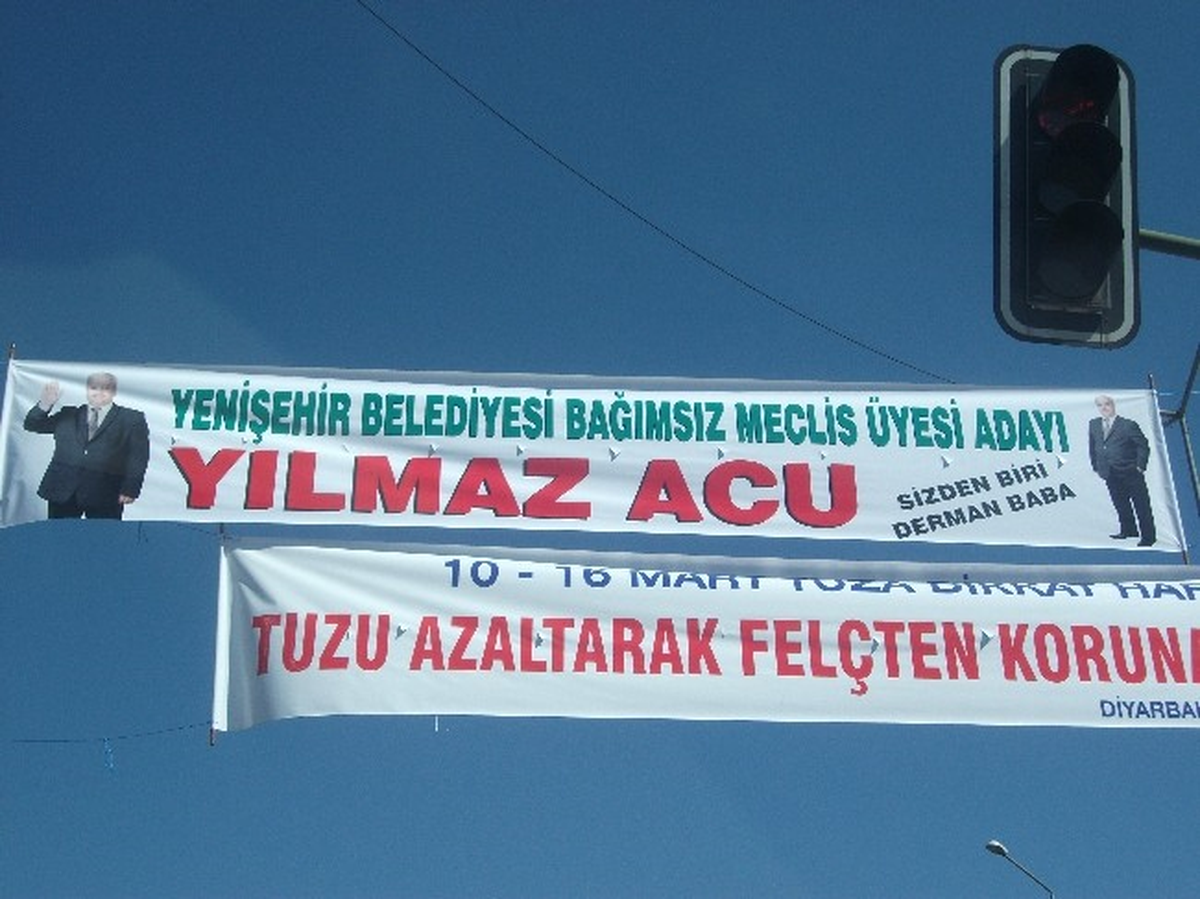 Dermanbaba Pankartlarının İndirilmesine Tepkili