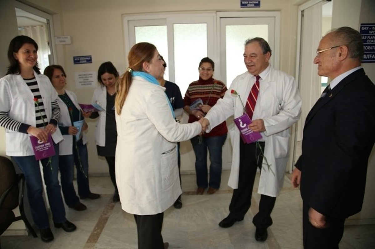 DSP Balçova Adayı Kayacan Sağlıkçıları Ziyaret Etti