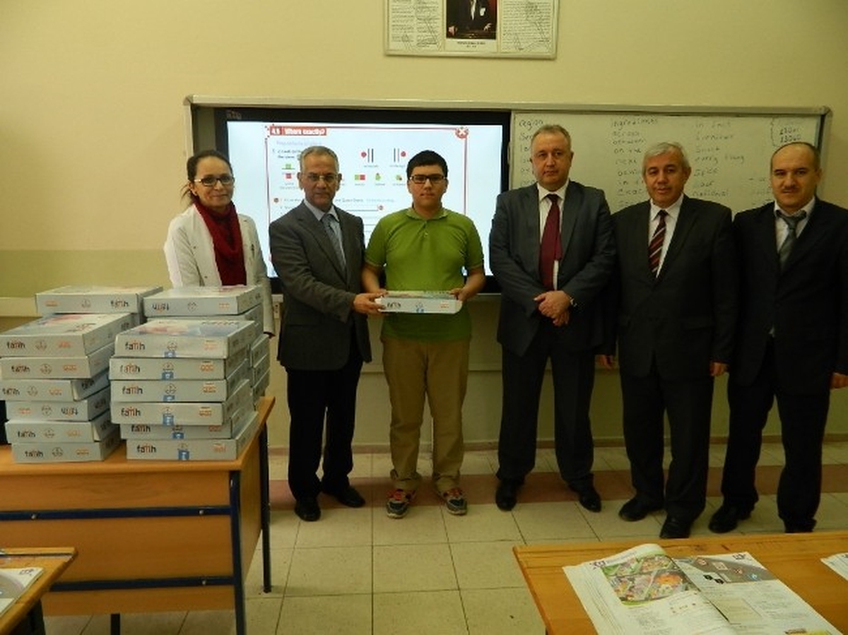 Erenler Anadolu Lisesi Öğrencilerine Tablet Dağıtıldı