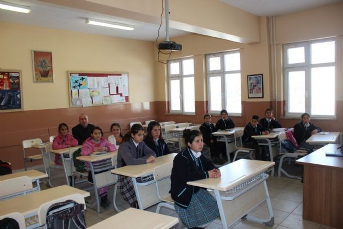 Erzurum\'da Eğitimde Kaliteyi Artırma Amacıyla Yibo Bünyesinde Devamsız Öğrencileri Eğitime...
