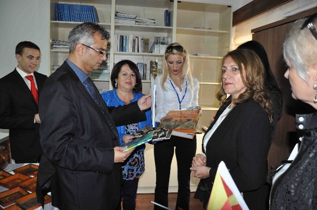İbramaki Sanat Kitaplığı\'na Bağışlar Devam Ediyor