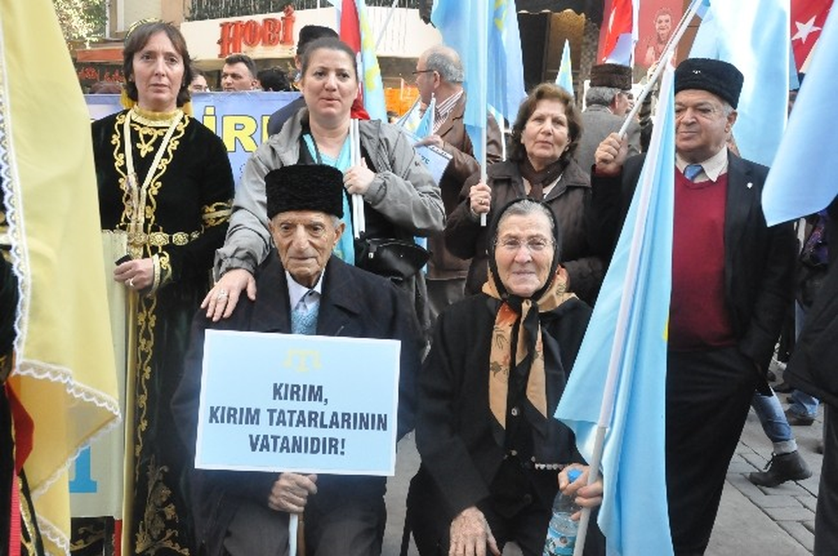 İzmir\'de Kırım Türkleri Referandumu Protesto Etti