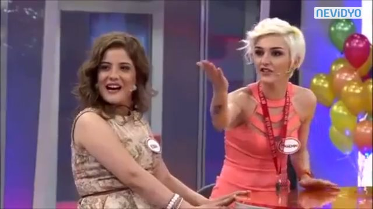 Kadınlar Kıskançlık Krizine Girince...