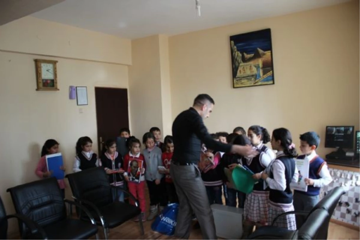 Karayazı\'da Eğitimde Kaliteyi Arttırma Kapsamında Çeşitli Yardımlar Yapıldı