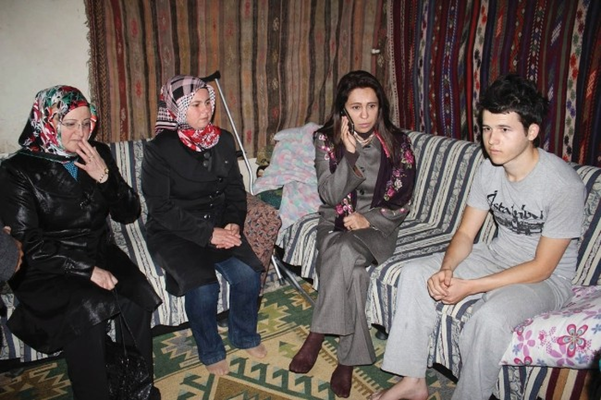 Milletvekili Enç, Kaza Mağduru Gence Yardım Eli Uzattı