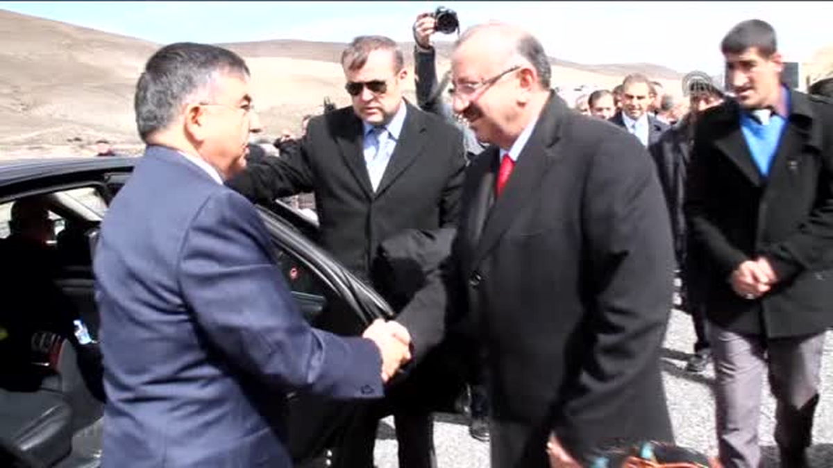 Milli Savunma Bakanı Yılmaz, Gürün\'de açılışlara katıldı -