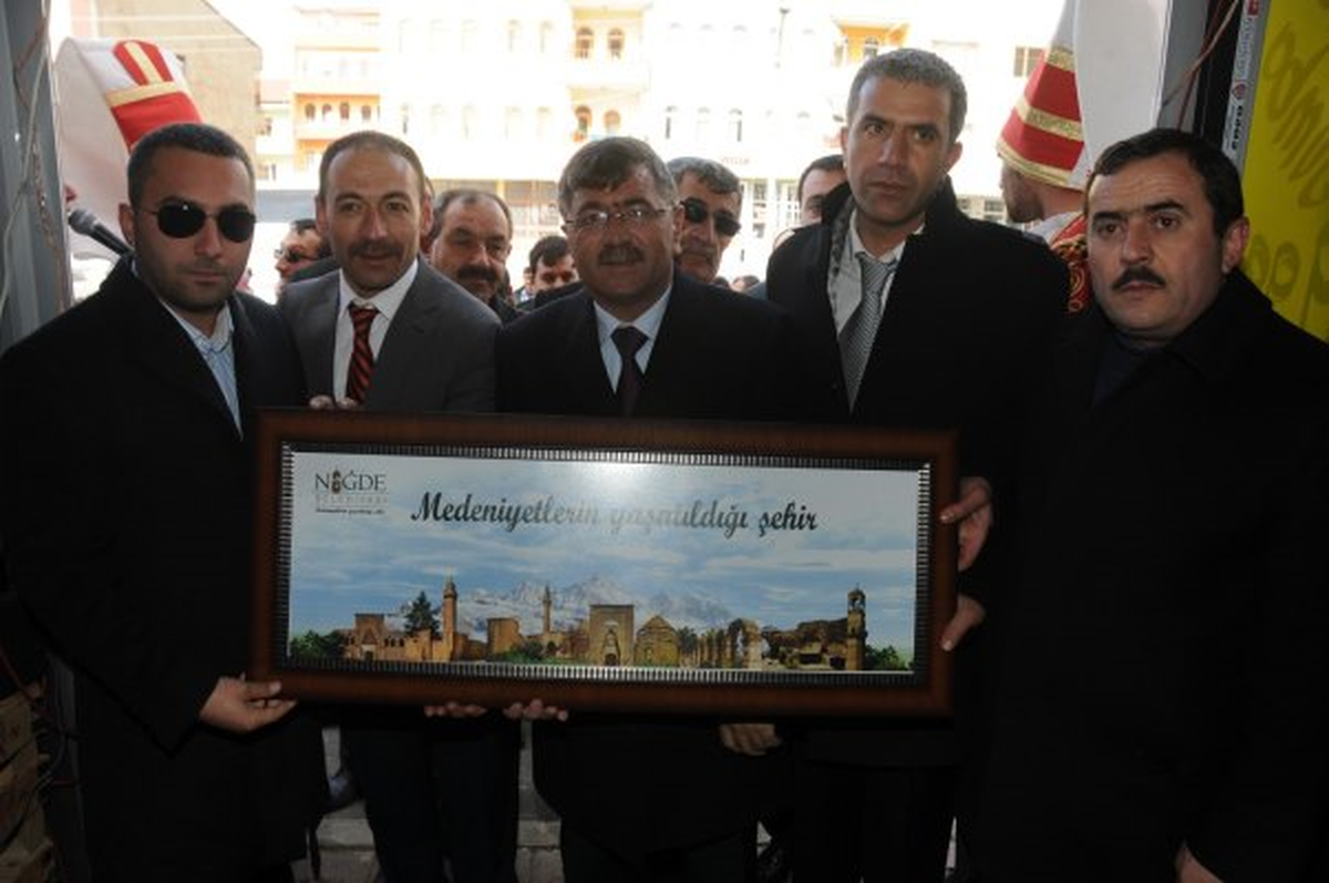 Niğde Belediye Başkanı Faruk Akdoğan İş Yeri Açılışına Katıldı