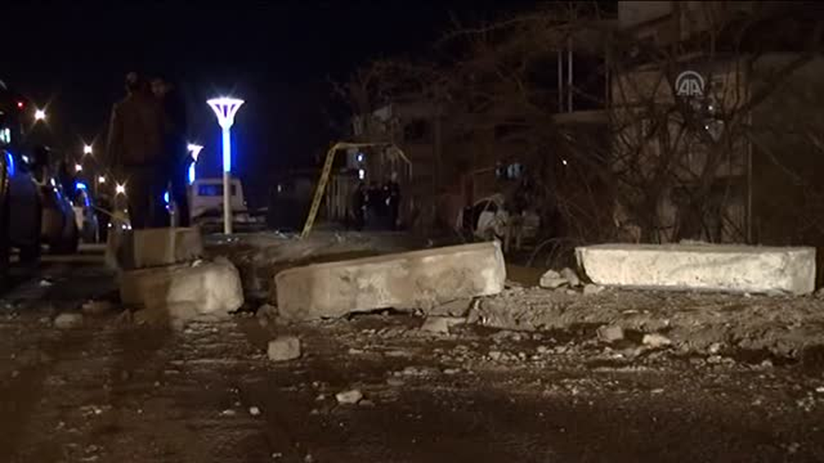 Elazığ\'da Dur İhtarına Uymayan Araç Kaza Yaptı: 4 Yaralı