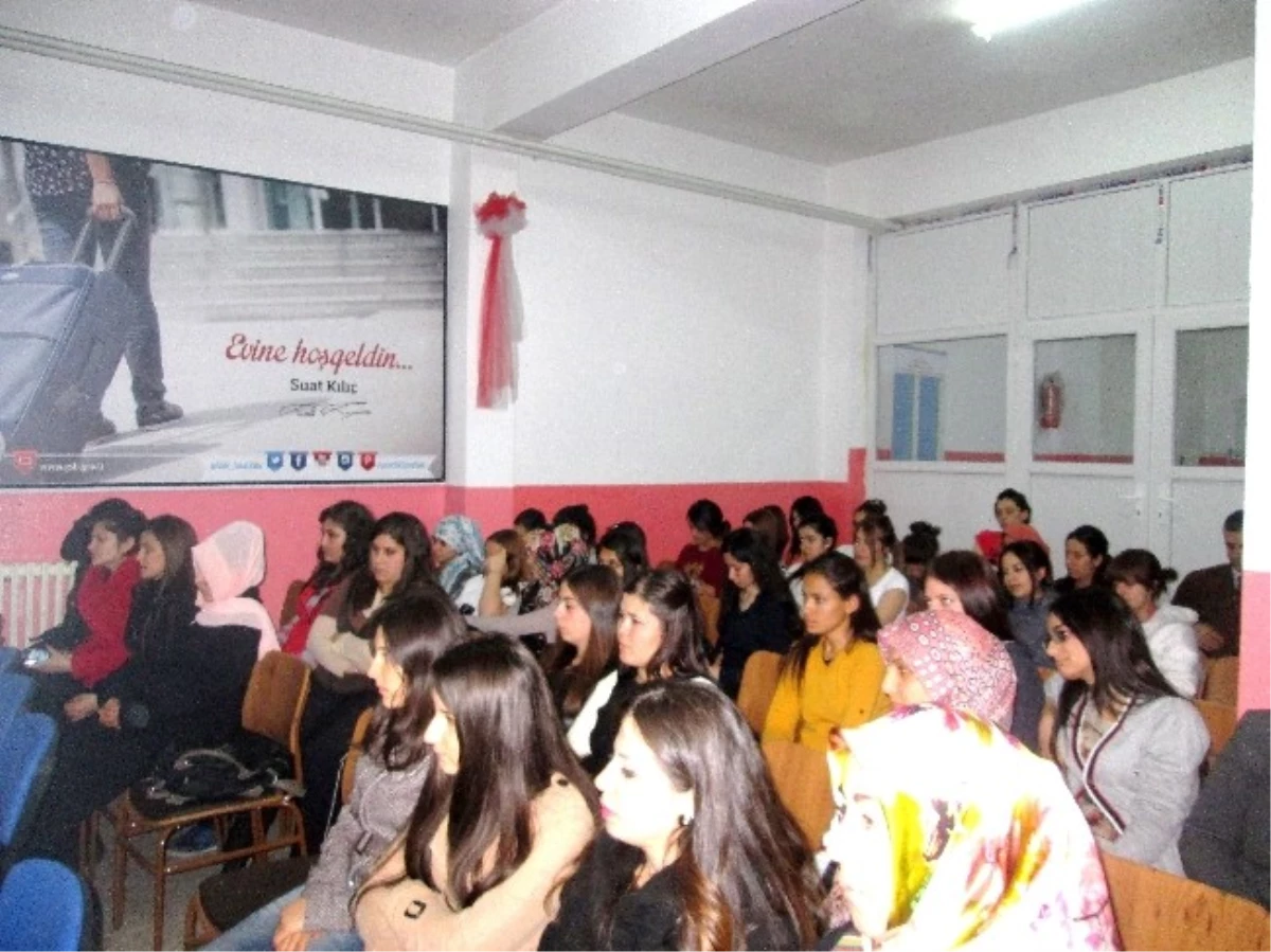 Şaphane\'de Yurt-Kur Öğrencilerine "Kariyer Sohbetleri" Konulu Konferans