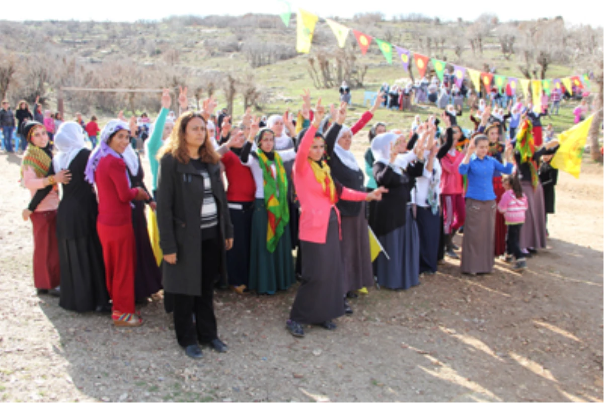 Silvan\'da İlk Newroz Ateşi Köylerde Yakıldı