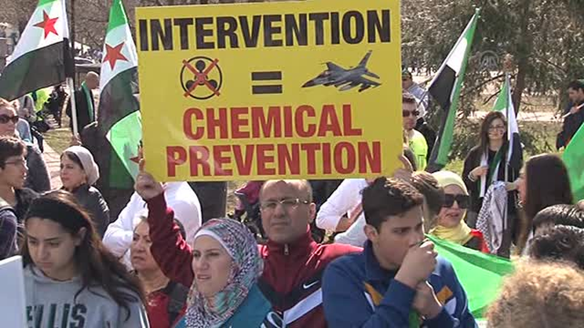 Suriyeliler, Beyaz Saray önünde Esed rejimini protesto etti -