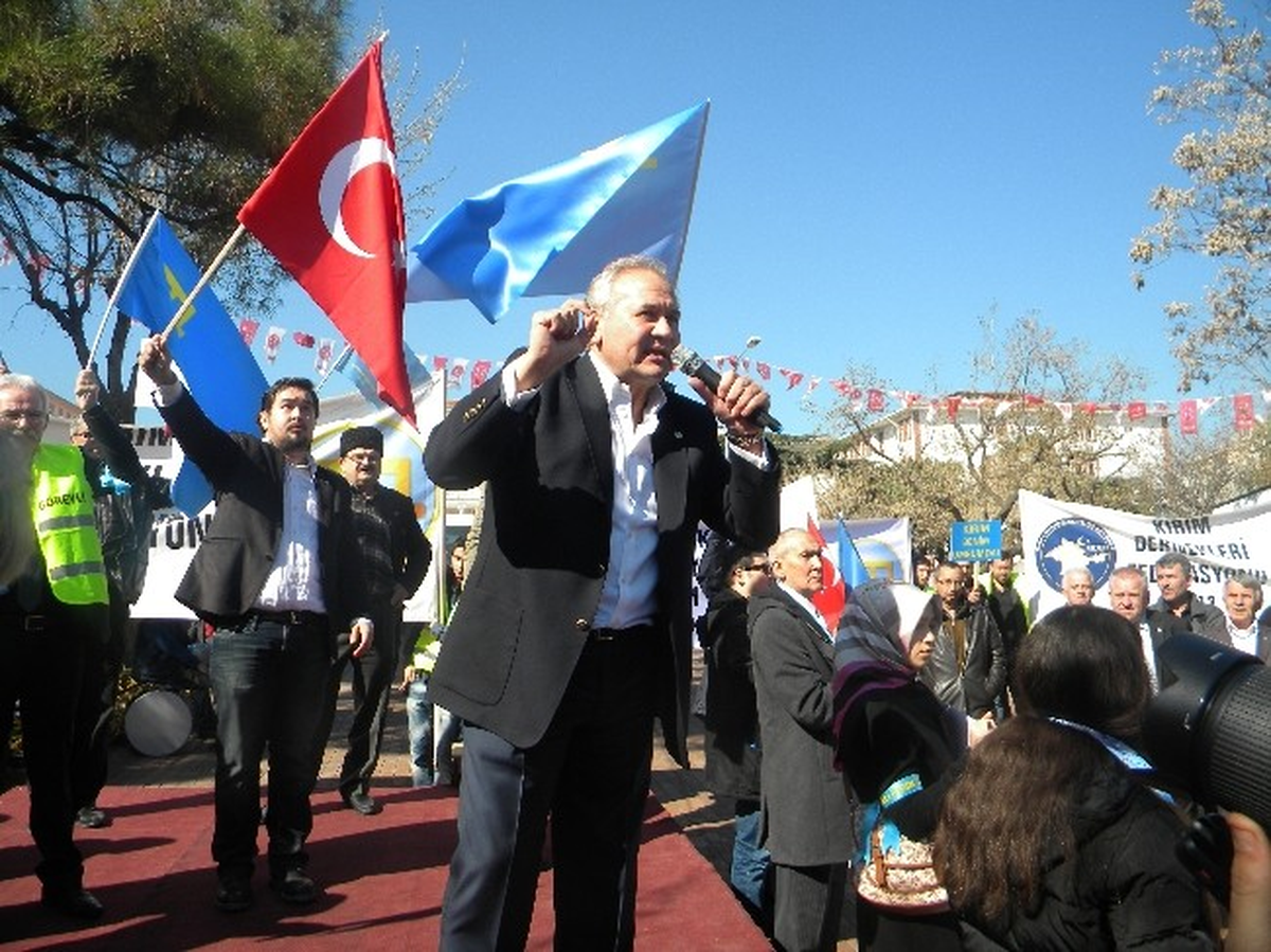 Tekirdağ\'da Yaşayan Kırım Türkleri Rus Baskısını Protesto Etmek İçin Yürüdü