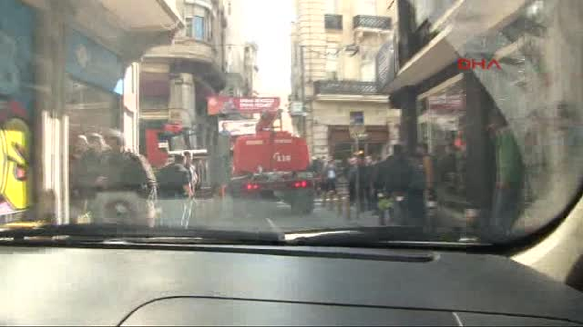 Tophane\'deki Yangına \'Alev Kartalı\' Müdahale Etti