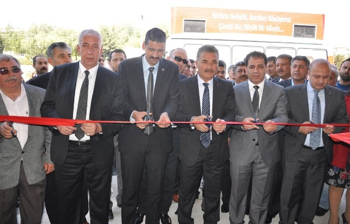 Toroslar\'da Korukent Kapalı Semt Pazarı Açıldı