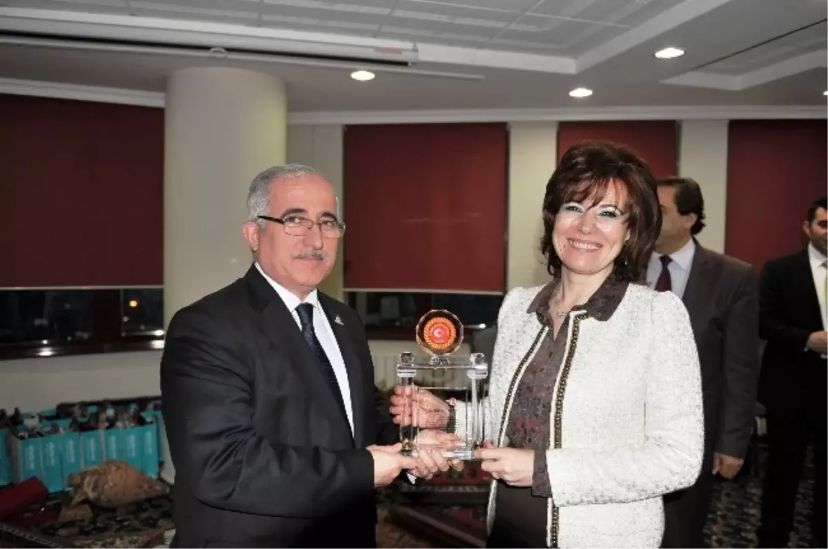 Vali Tuna İl Genel Meclis Üyelerinin Veda Yemeğine Katıldı