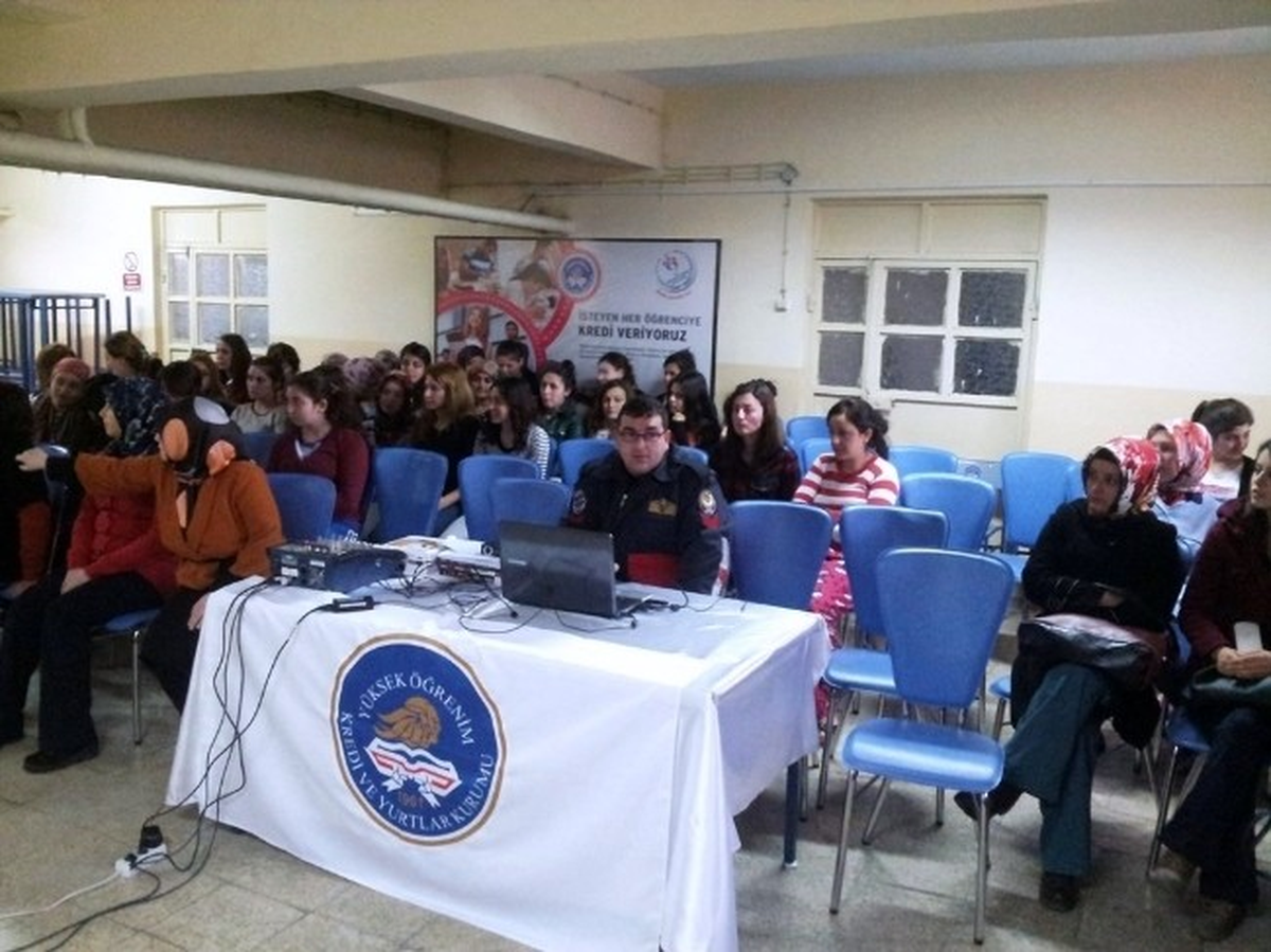 Yurt-Kur Gediz Kız Öğrenci Yurdu\'nda Yangın ve Deprem Tatbikatı