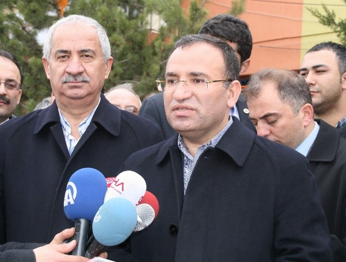 Adalet Bakanı Bekir Bozdağ: "Türikye\'de İnsanları Hukuk Dışı Dinleme Özgülüğü Yok"