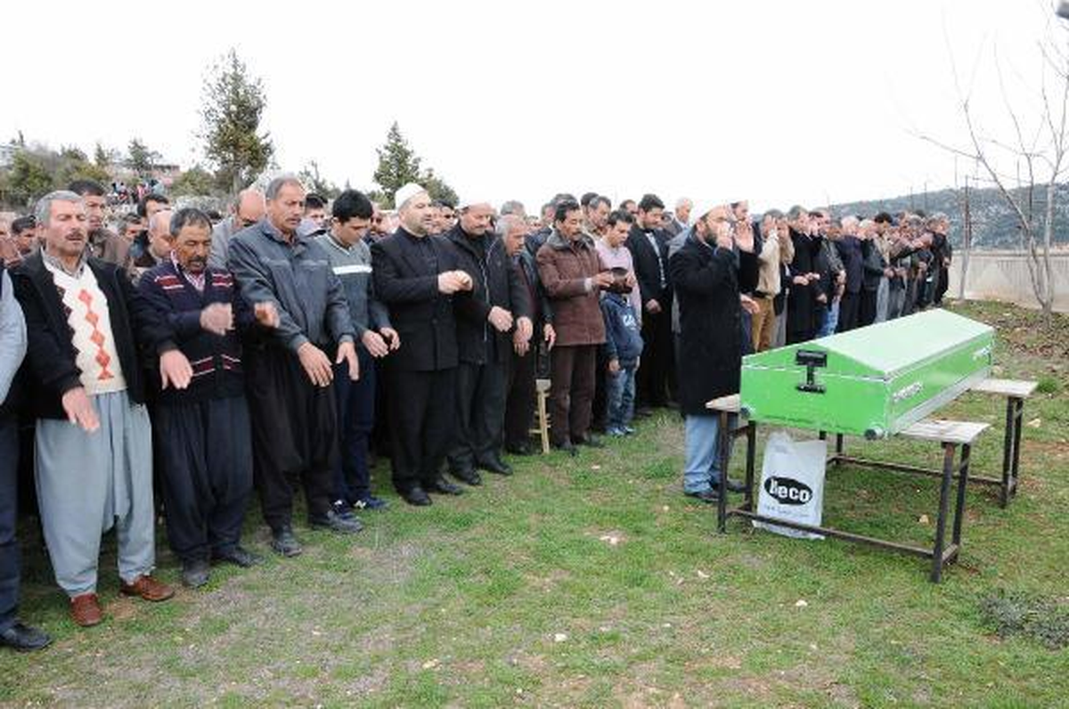Ağrı\'da Öldürülen İmam Mersin\'de Toprağa Verildi