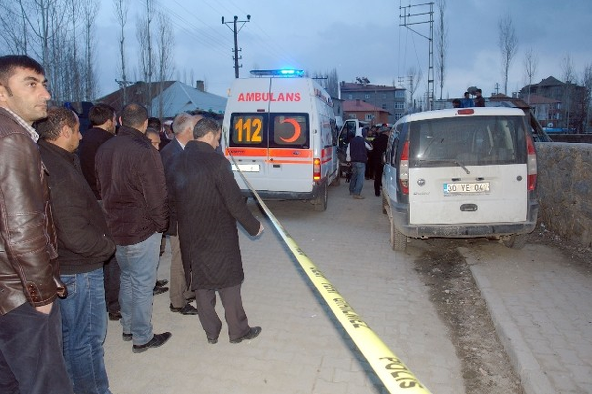 Aracın Çarptığı Kardeşlerden Biri Öldü Diğeri Yaralı